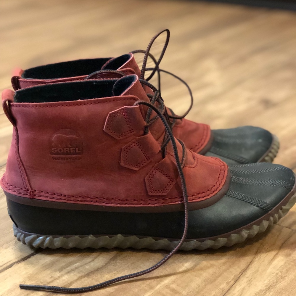 Sorel Out and About red boots